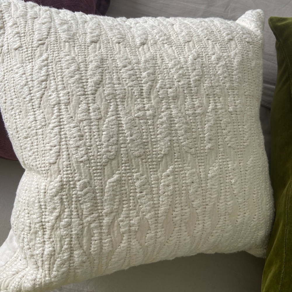 Mariposa Throw pillow